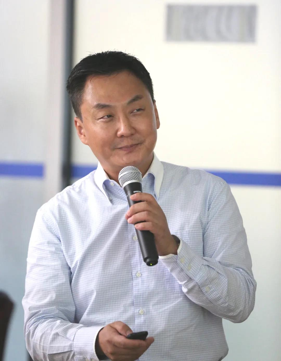 中國(guó)電子信息博覽會(huì)負(fù)責(zé)人、深圳市平板顯示行業(yè)協(xié)會(huì)副會(huì)長(zhǎng)兼秘書長(zhǎng)郭灝明介紹電博會(huì)籌備情況 中國(guó)電子信息博覽會(huì)負(fù)責(zé)人、深圳市平板顯示行業(yè)協(xié)會(huì)副會(huì)長(zhǎng)兼秘書長(zhǎng)郭灝明介紹電博會(huì)籌備情況